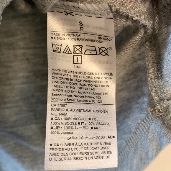 Gap Women's Luxe Gray Deep V-Neck Short Sleeve Shirt (Size S) - Picture 4 of 5